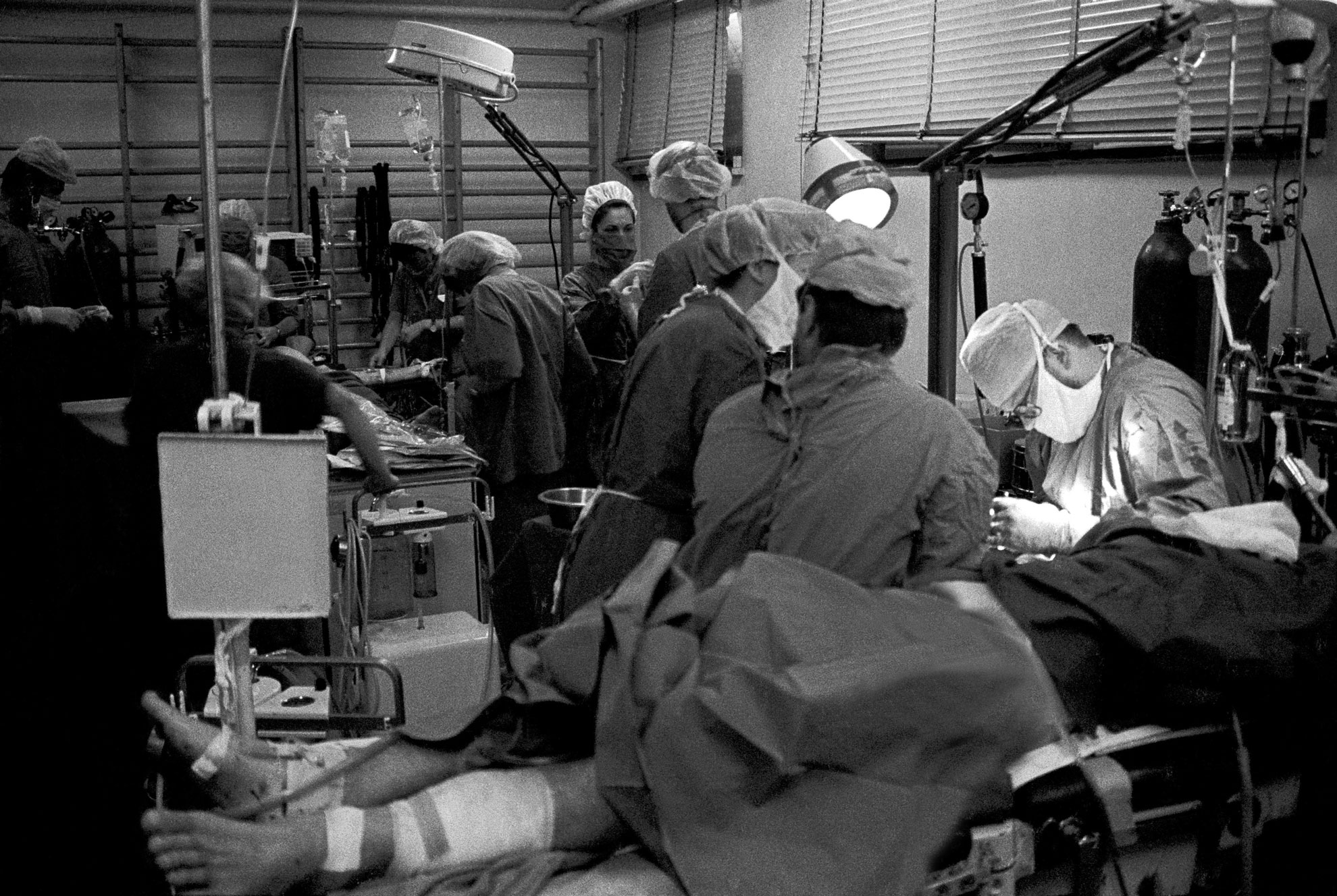 Granate ubile dvoje civila, grad ostao bez struje, a bojišnica uzela još šest života