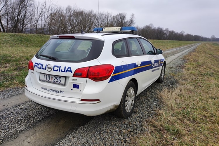 Državljanin BiH zatečen na A3 kod Slavonskog Broda, prevozio strane državljane