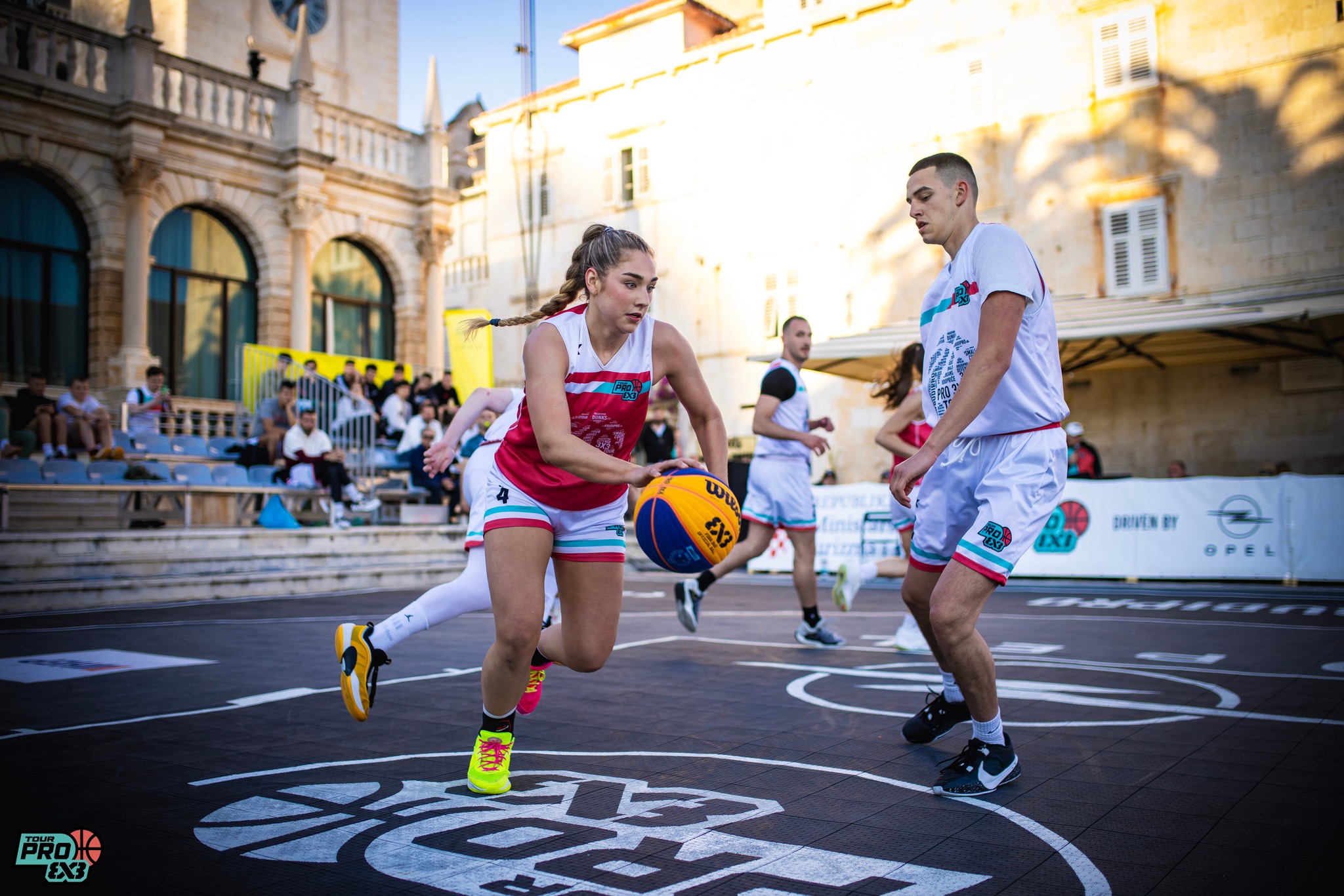 Lea Vukić - ženski Luka Božić