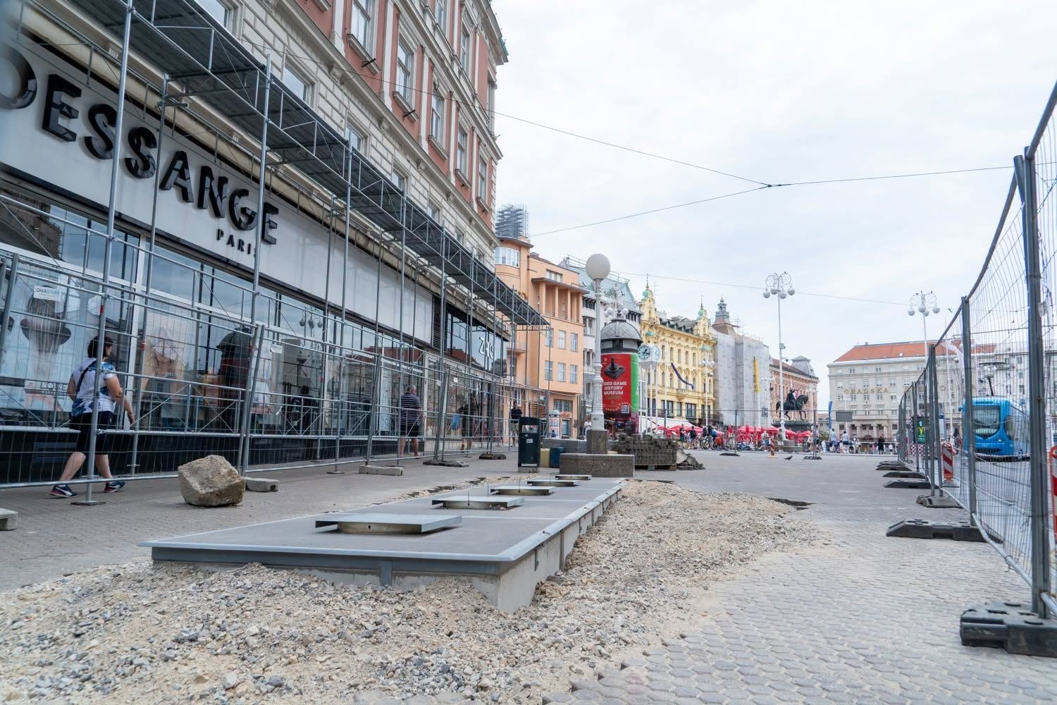 Podzemni spremnici za otpad na Trgu bana Jelačića!