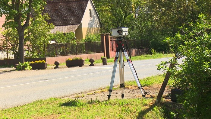 U četiri sata 49 prekršaja: kroz naselje jurio gotovo 100 km/h