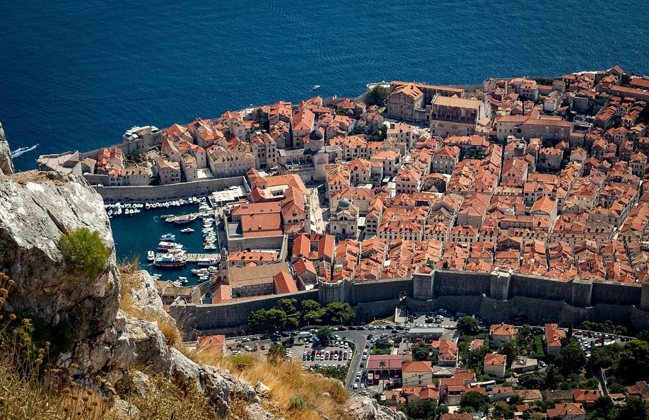 Od Ošljaka do Nečujma: kad turizam ostavlja smeće, ulje i fekalije