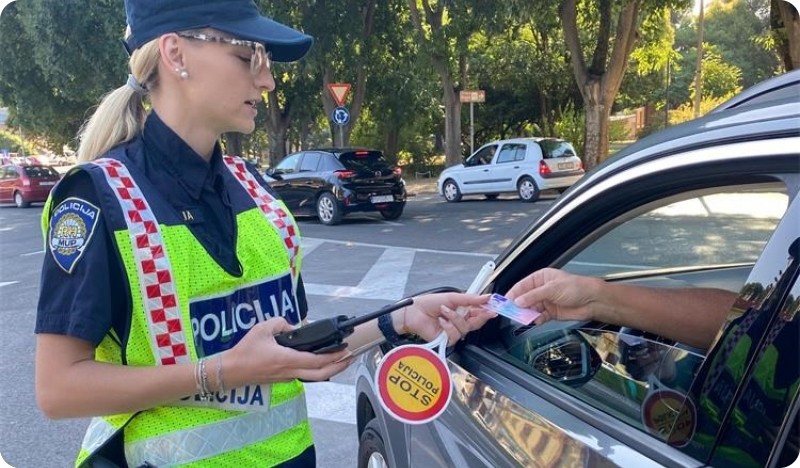 TEŽAK VIKEND: na cestama 12 nesreća, četvero ozlijeđenih