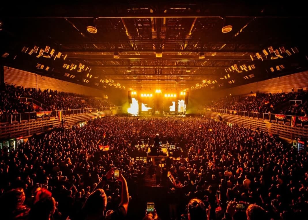 Thompson zapalio Arenu: Tisuće fanova u transu na prvom koncertu dvoranske turneje