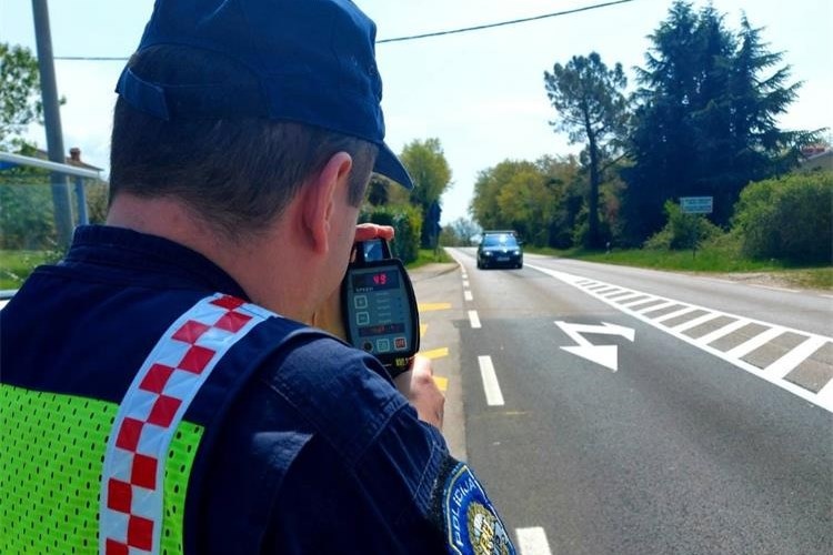 Policija najavila akciju nadzora brzine na području Vukovarsko-srijemske  i Brodsko-posavske županije