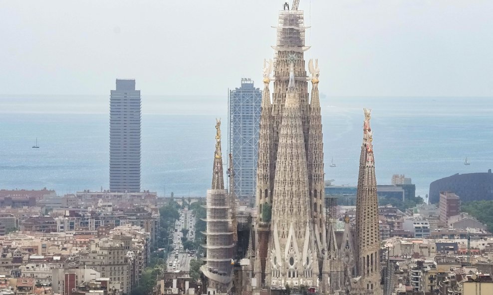 Najviša crkva na svijetu je dovršena: Sagrada Família nadvisuje cijelu Barcelonu