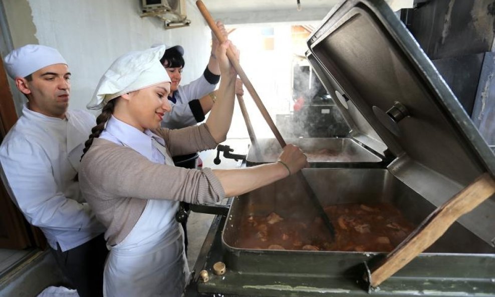 Kad gablec nestane, a edukacija cvjeta