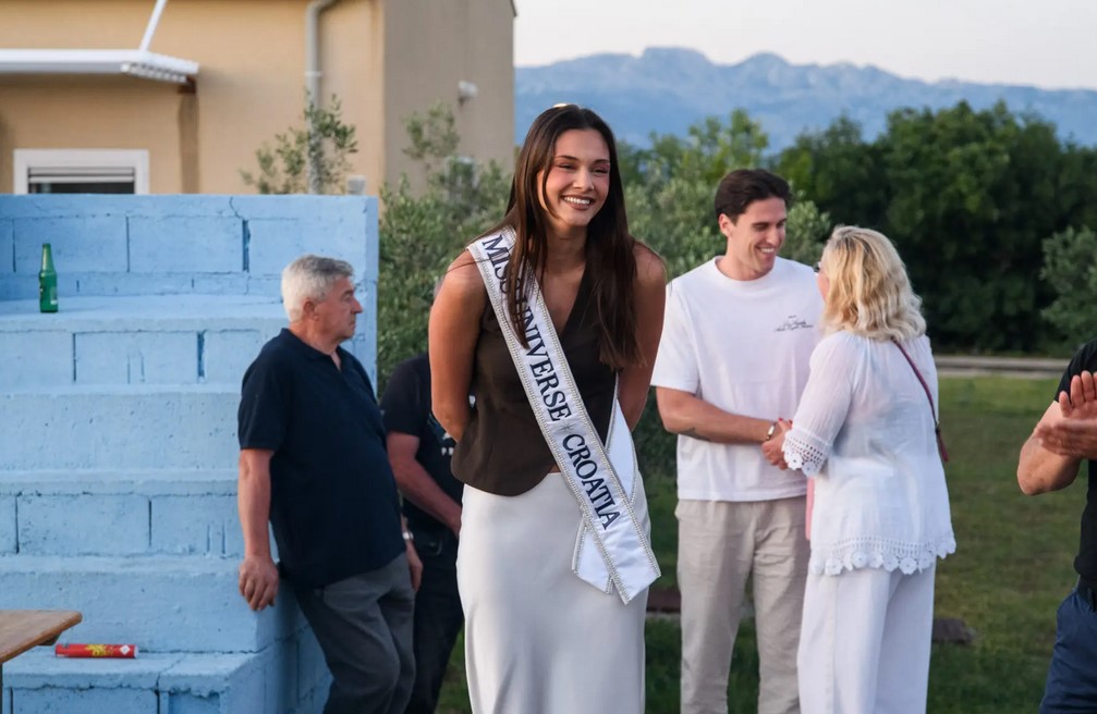 Miss Universe Laura Gnjatović dočekana kao kraljica u Paljuvu!