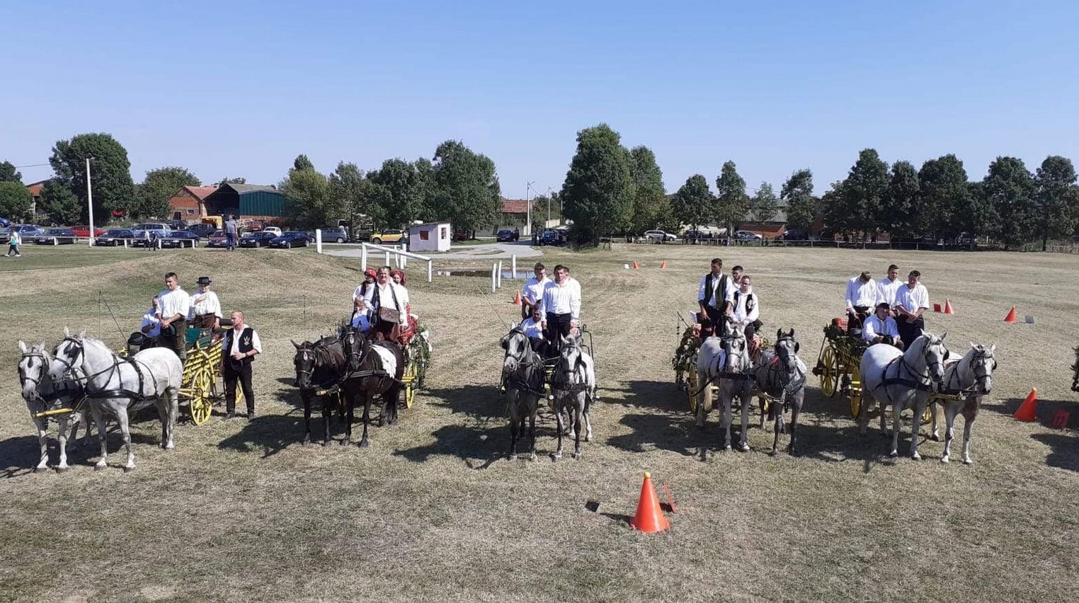 Vrani se konji igrali – Gundinci čuvaju tradiciju i ljubav prema konjima