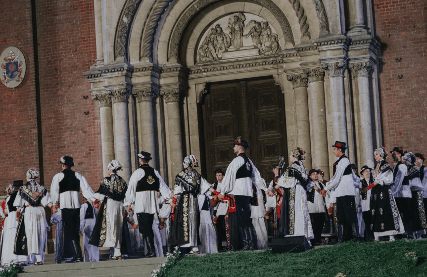 Predstavljen službeni program 59. Đakovačkih vezova – manifestacija koja povezuje tradiciju, djecu i goste iz cijelog svijeta