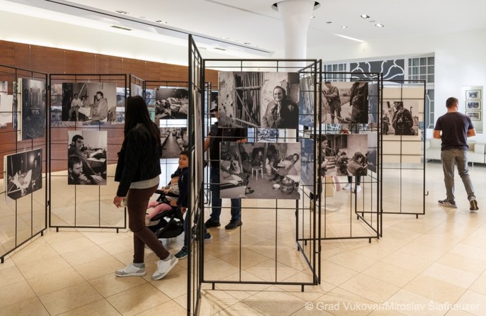 Otvorena multimedijalna izložba ratnih fotografija stranih reportera iz Vukovara 1991.