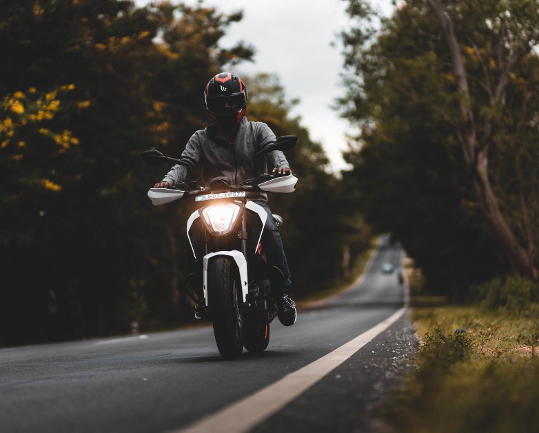 Pijani recidivist bez dozvole i osiguranja zatečen na motociklu u Novoj Gradiški