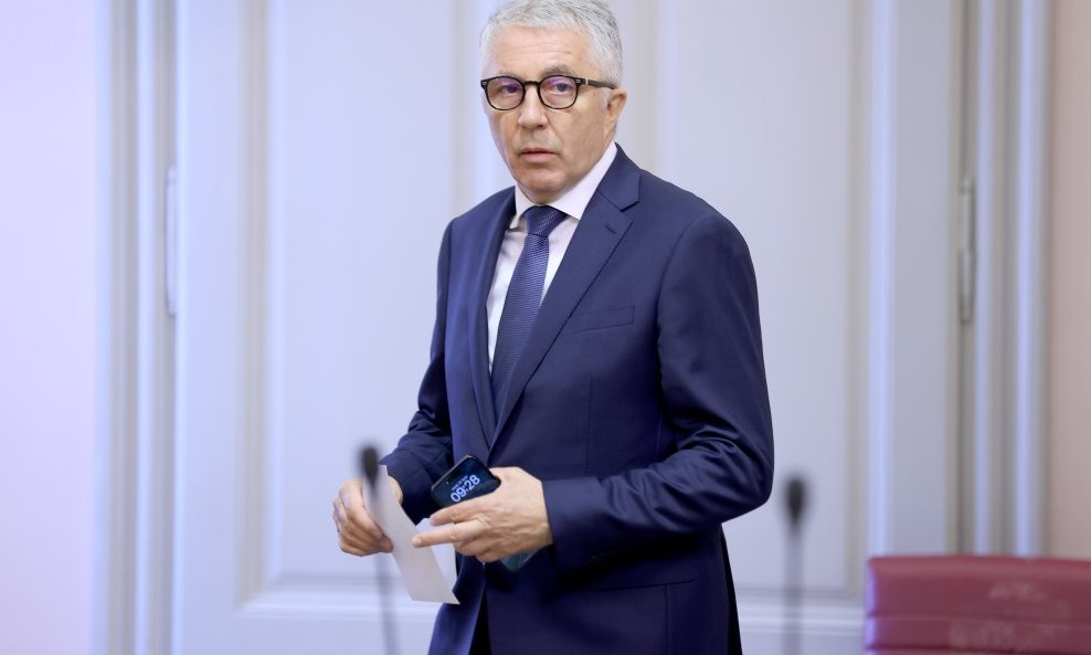 Kako je saborski zastupnik Ćosić pretvorio državno zemljište u osobni zlatni rudnik