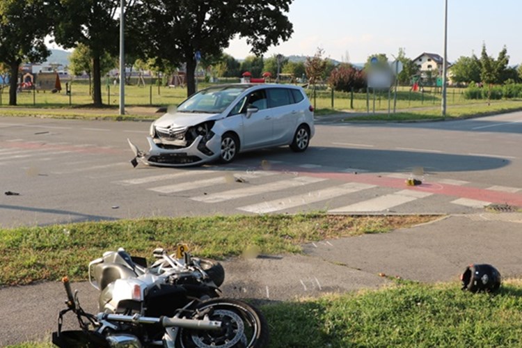 Motociklist ozlijeđen u prometnoj nesreći u Slavonskom Brodu