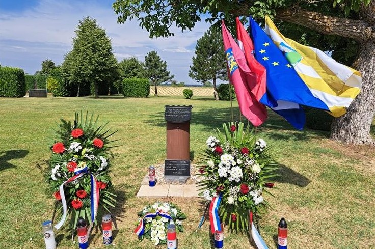 U Iloku obilježena obljetnica pogibije branitelja Gorana Štipaka i Predraga Jurčeca
