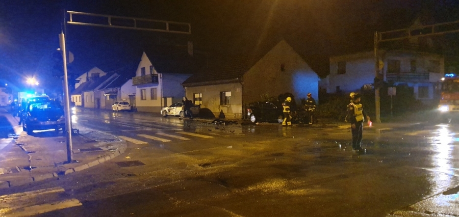 Sudar na raskrižju Industrijske i Šokačke: ozlijeđena 26-godišnja vozačica