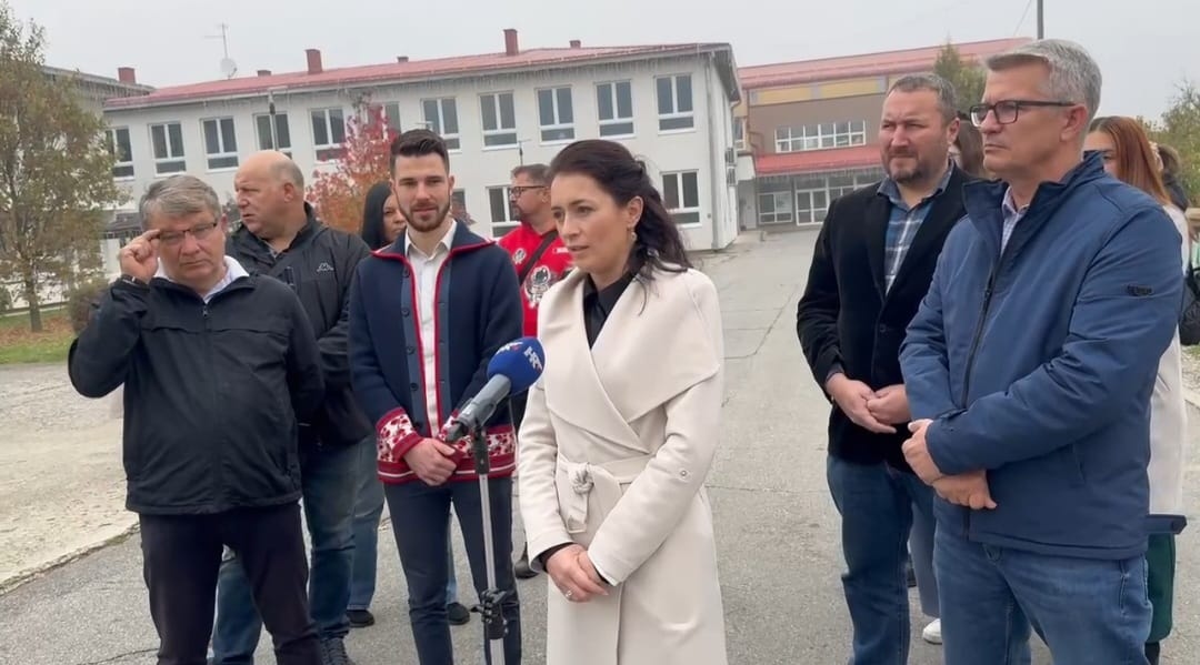 POTREBNO HITNO RJEŠENJE: „Djeca ne smiju ispaštati zbog nadogradnje škole“