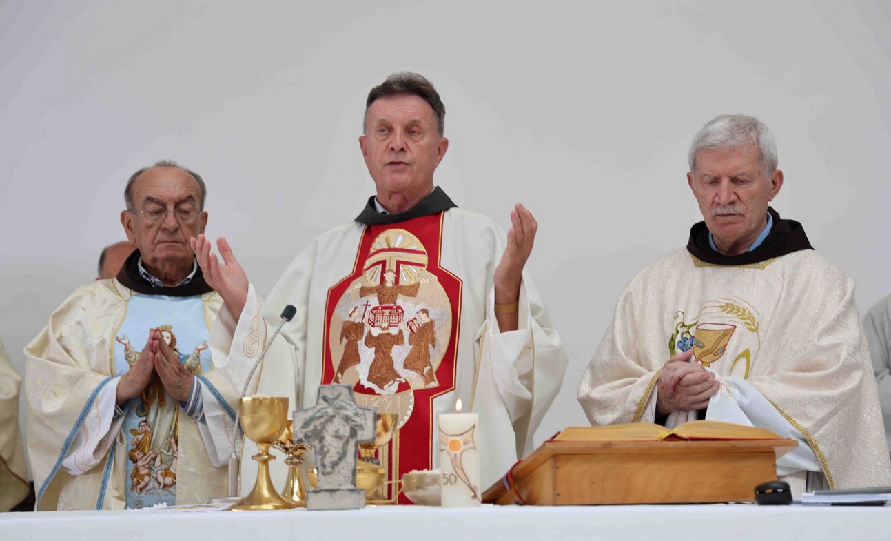 Fra Ivan Gavran proslavio zlatnu misu u rodnoj župi Žeravac