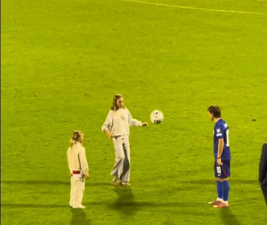 Krv stvarno nije voda: Modrić s kćerima Sofijom i Emom oduševio nogometnim trikovima
