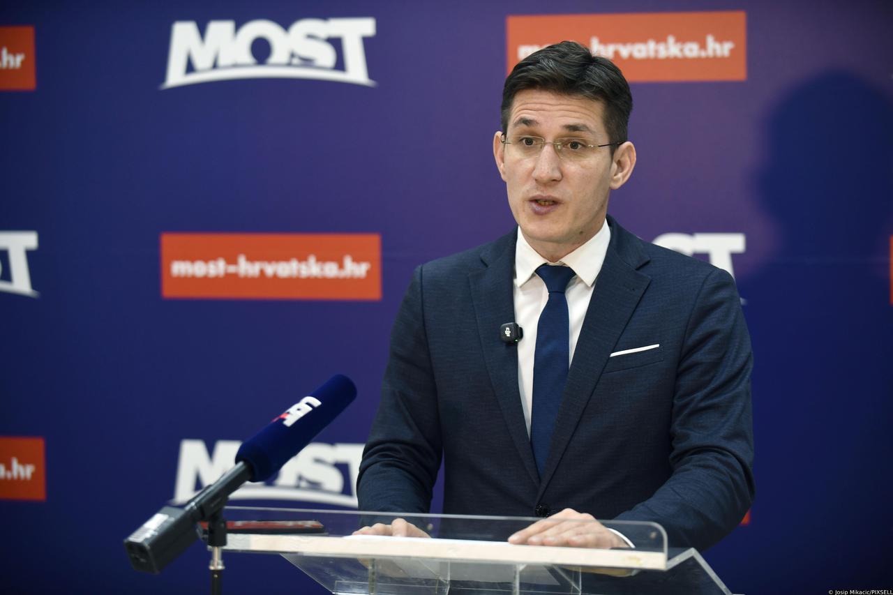 Kad dim nad Ženevskim jezerom zamijeni prašina ratnih ultimatuma