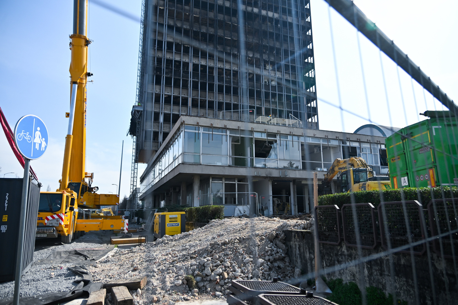 Pronađen azbest na 16. katu: rušenje Vjesnikovog nebodera odgođeno