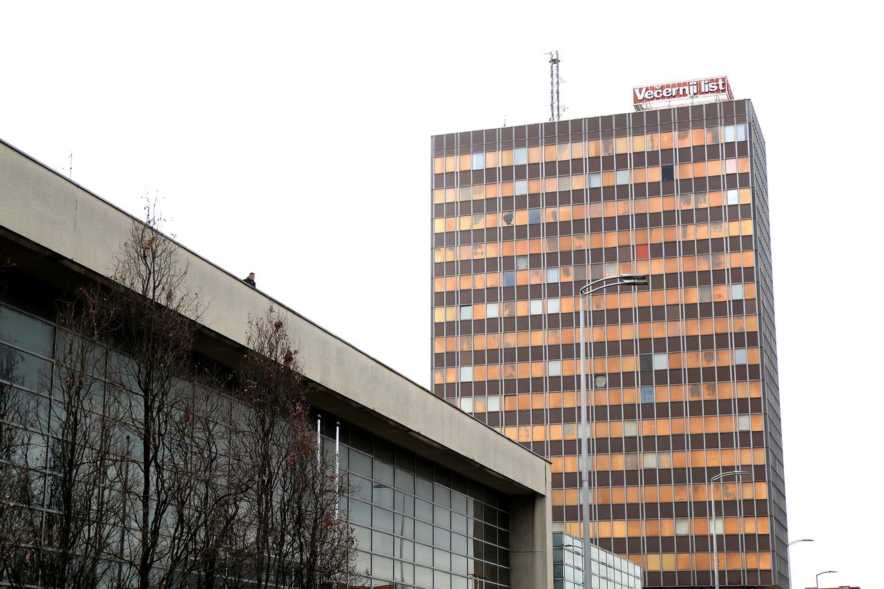 Vjesnikov neboder gori — ali Vjesnik je „izgorio“ desetljećima ranije