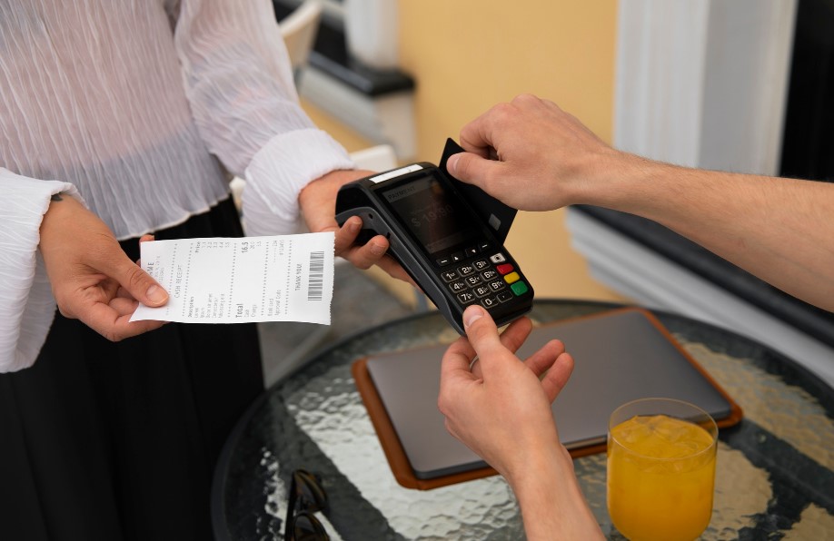 Lažni porezni inspektor hara po Slavonskom Brodu